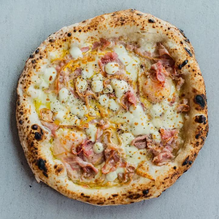 Neapolitan pizza with Carbonara topping